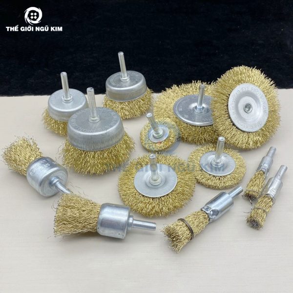 Chổi đánh rỉ sợi thép mạ đồng có cán