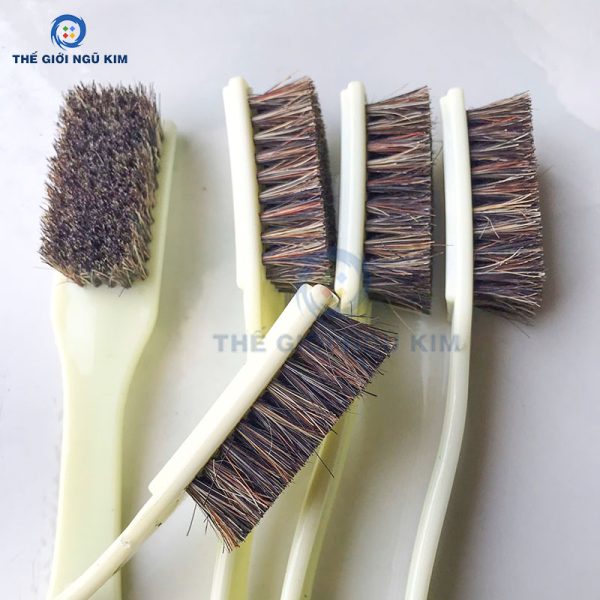 Chổi lông ngựa cán nhựa trắng